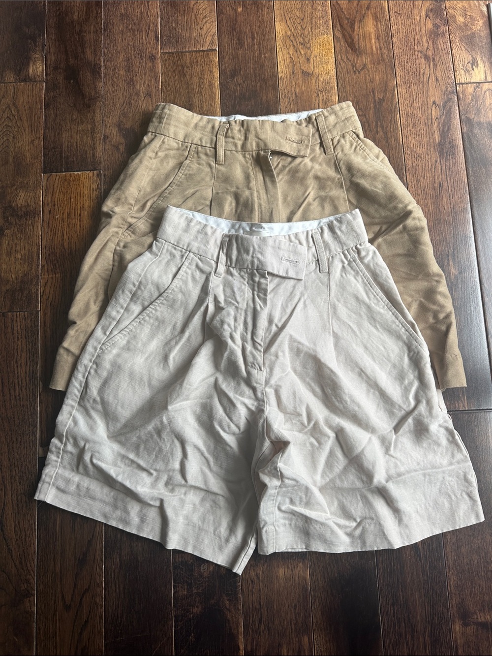 2 pairs Aritzia Wilfred Bermuda shorts size 00 beige + tan
